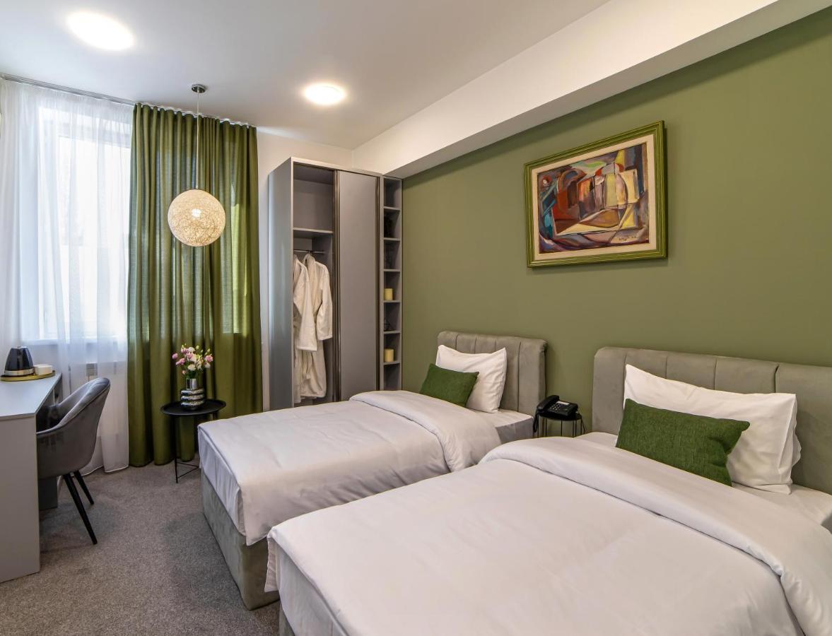 Benefice Hotel Yerevan Bagian luar foto