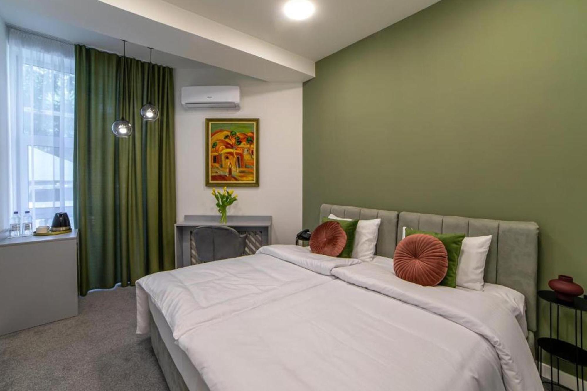 Benefice Hotel Yerevan Bagian luar foto